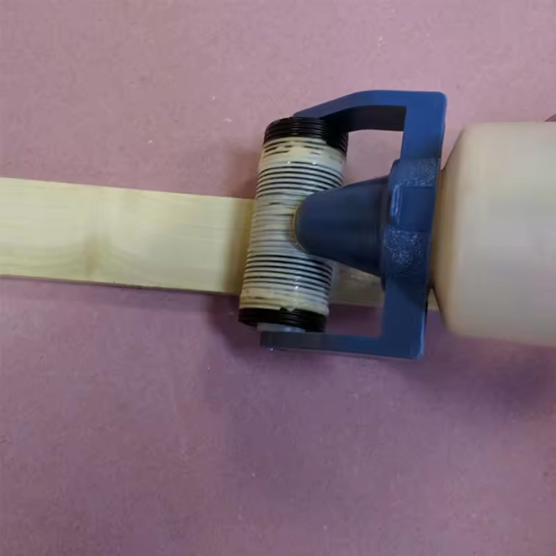 Butelka z aplikatorem do kleju – Woodworking Glue Roller recenzja i cena